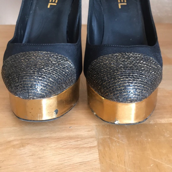Chanel gold platform heels - Picture 5 of 6